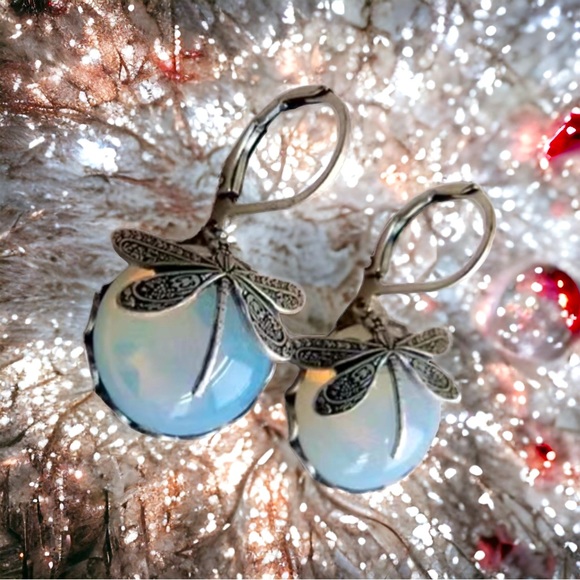 ‼️$7‼️Exquisite Silvery Dragonfly Synthetic Gem Earrings Elegant Style - Picture 4 of 4